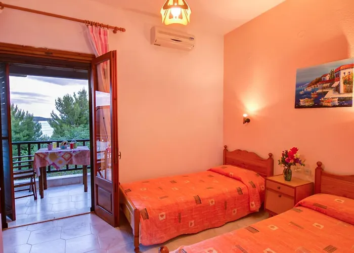 Апартаменты Avra